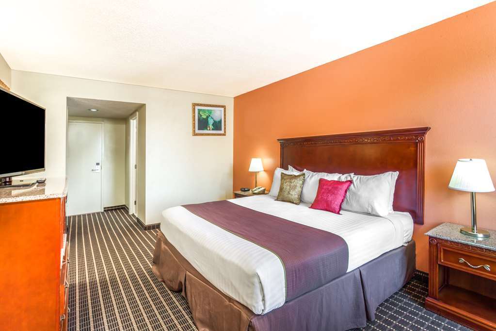 Super 8 By Wyndham Hotel
